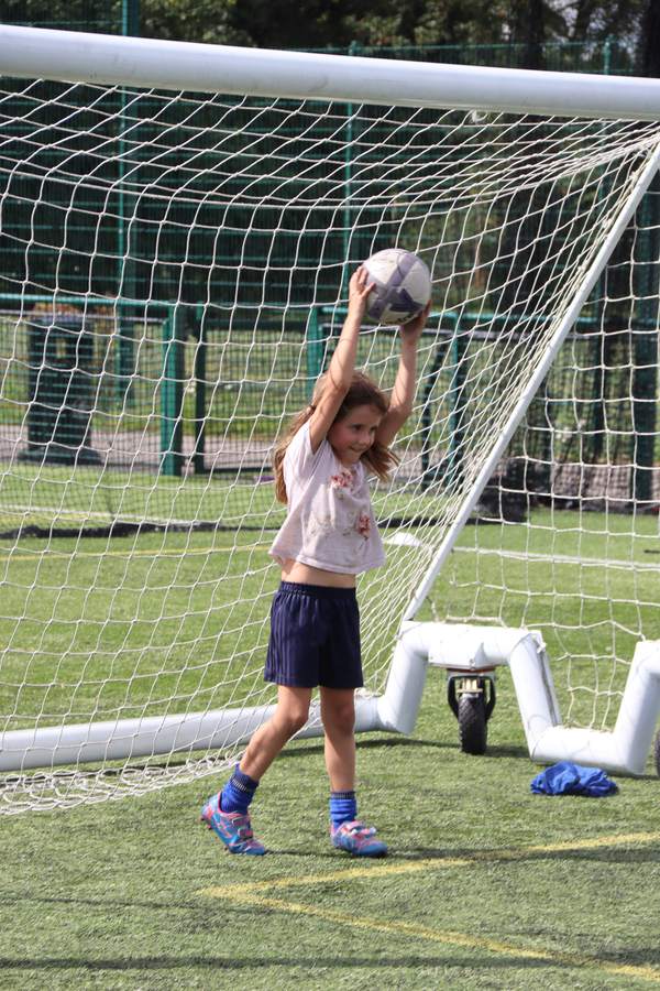 Girls at a uSports girls only football holiday camp